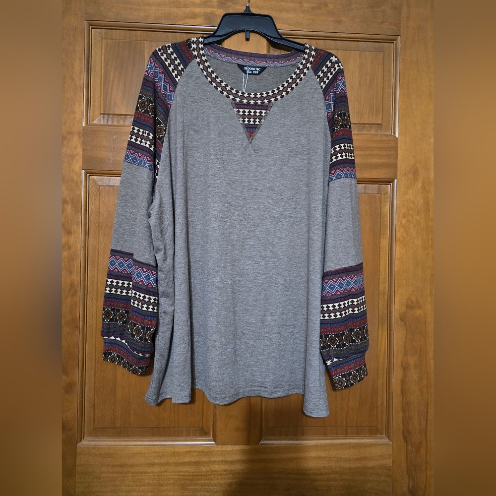 NWT- BloomChic Gray Patterned Long Sleeve Top